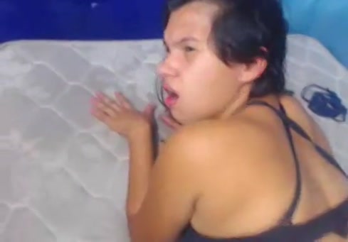 Adolescente latine mignonne avec un cul juteux.